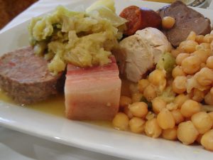 El cocido madrileño es un plato típico de la gastronomía de Madrid