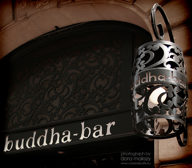 Entrada del Buddha Bar en París