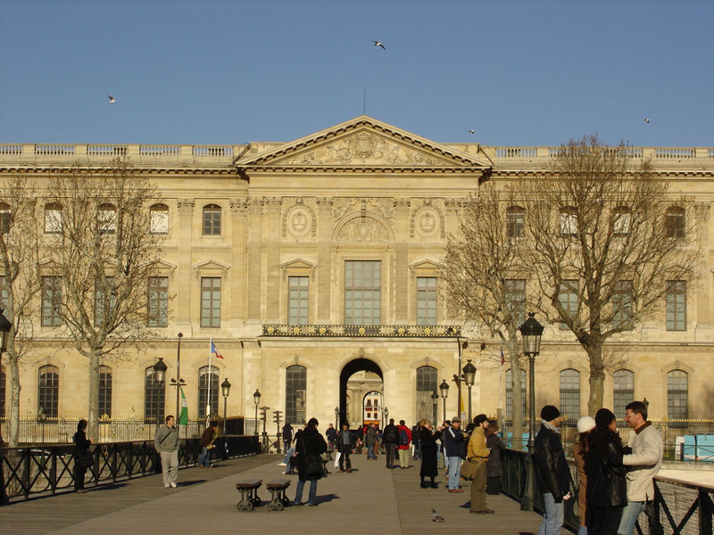 Louvre,_vu_de_la_Seine