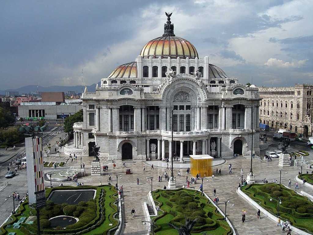 Exterior del Palacio de Bellas Artes (México)