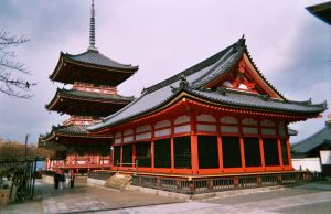 Templo Kiyomizu-dera (Tokio, Japón)