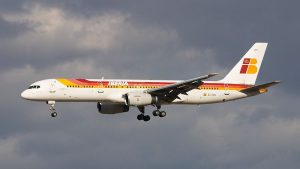 Avión de Aerolíneas Iberia, apunto de aterrizar.